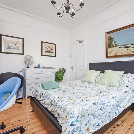 Groves 4 Bedroom, Shepherds Bush Londres Extérieur photo