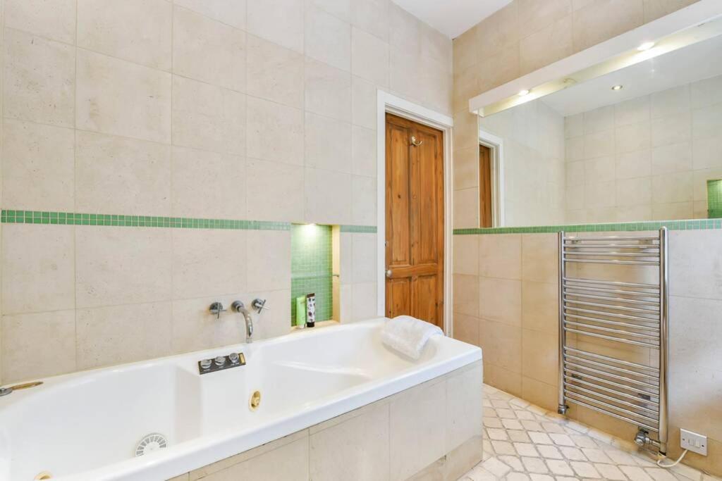 Groves 4 Bedroom, Shepherds Bush Londres Extérieur photo
