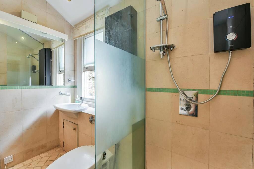 Groves 4 Bedroom, Shepherds Bush Londres Extérieur photo