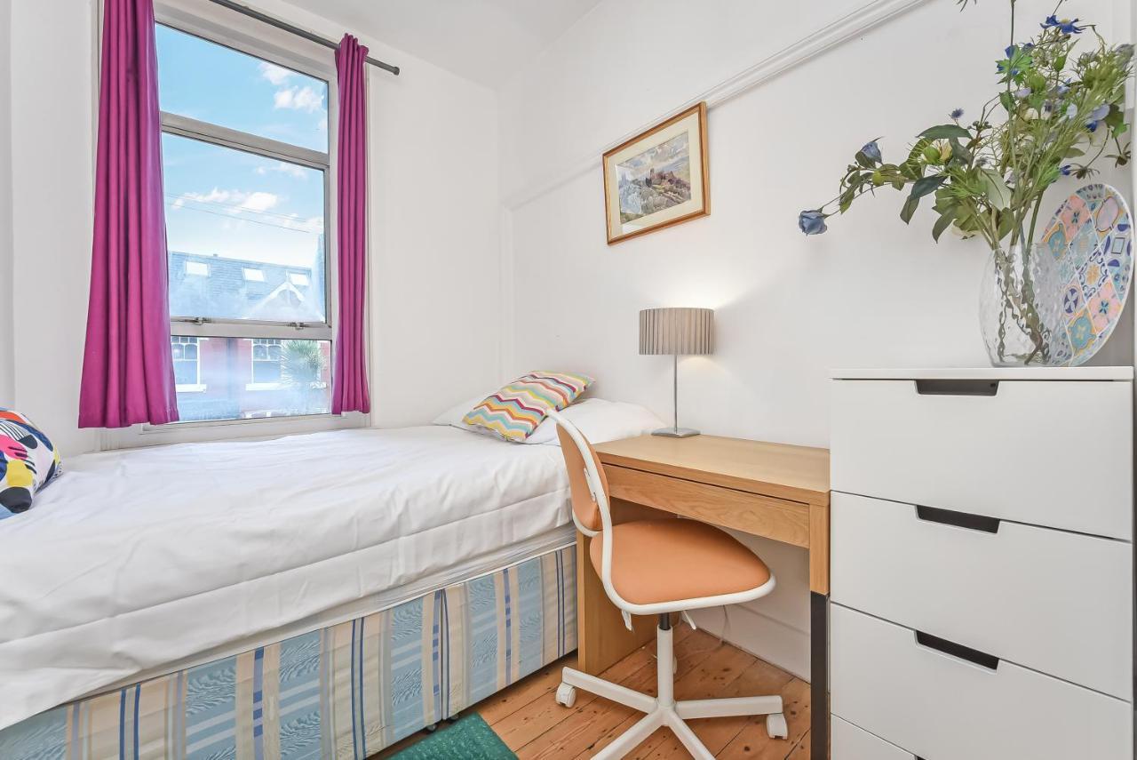 Groves 4 Bedroom, Shepherds Bush Londres Extérieur photo